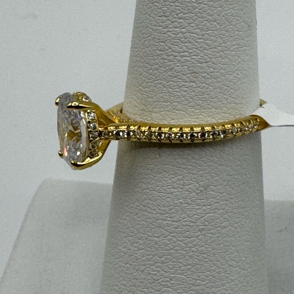 18k 1.5ct Oval Ring - Picture 5 of 11